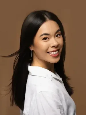lauren thompshon headshot
